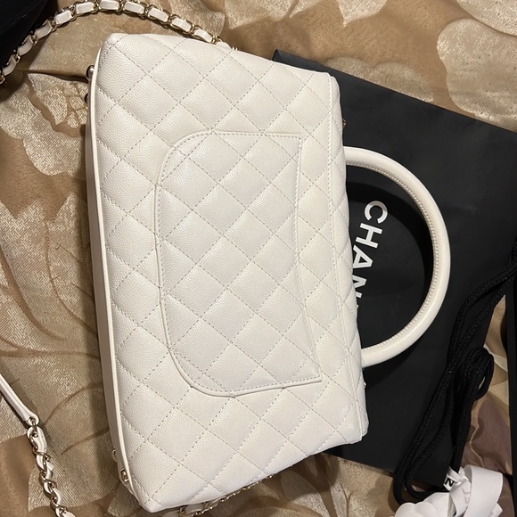 🎉🎉Chanel White Medium Top Handle Caviar Leather Bag - Host Pick🎉🎉 - Picture 9 of 10